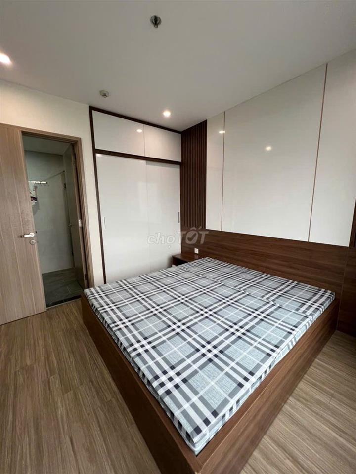 Chính chủ cho thuê 3 ngủ 2wc S102 -75m - giá 13tr5 - đủ đồ - Vin Smart