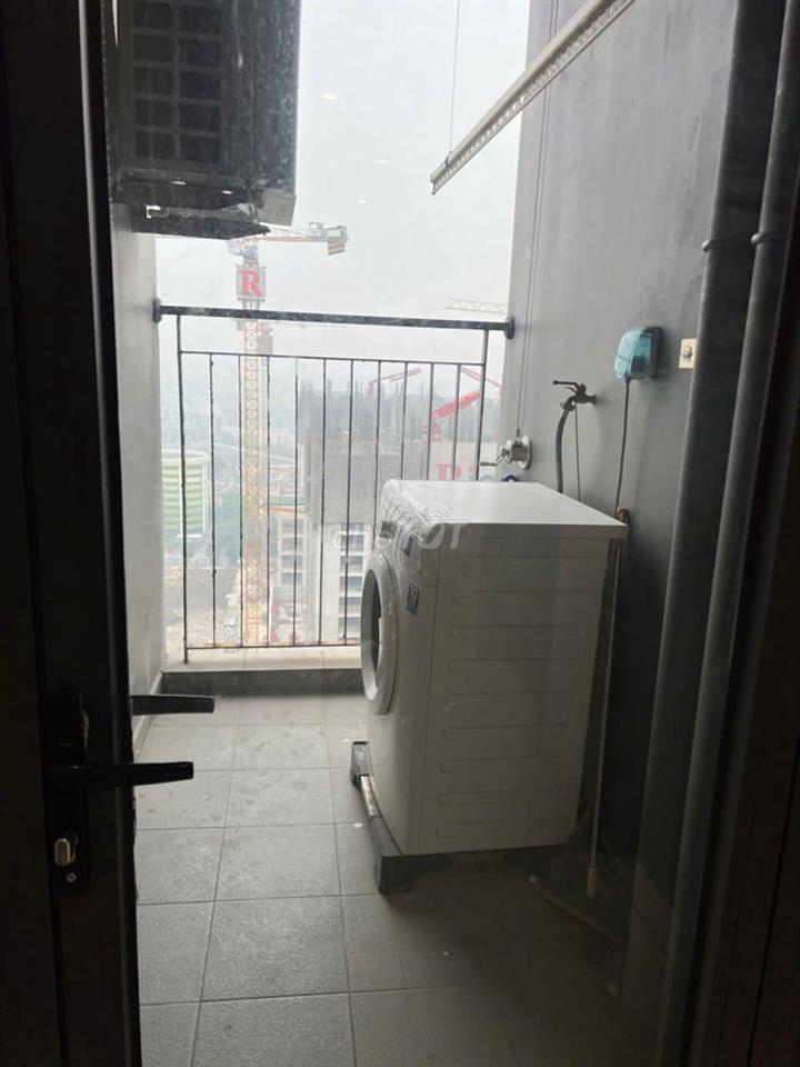 Chính chủ cho thuê 3 ngủ 2wc S102 -75m - giá 13tr5 - đủ đồ - Vin Smart