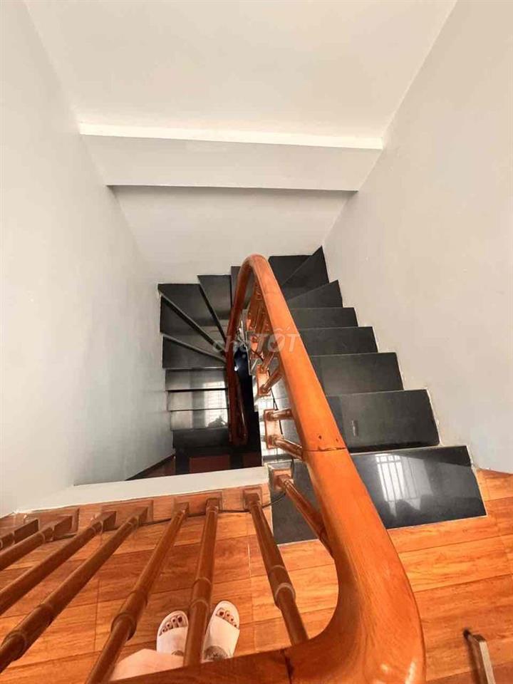 Bán nhà mặt ngõ 78 mễ trì thượng hướng Đông Nam full nội thất S:30.5m2