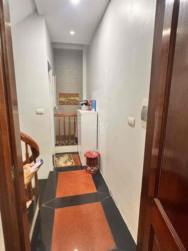 Bán nhà mặt ngõ 78 mễ trì thượng hướng Đông Nam full nội thất S:30.5m2