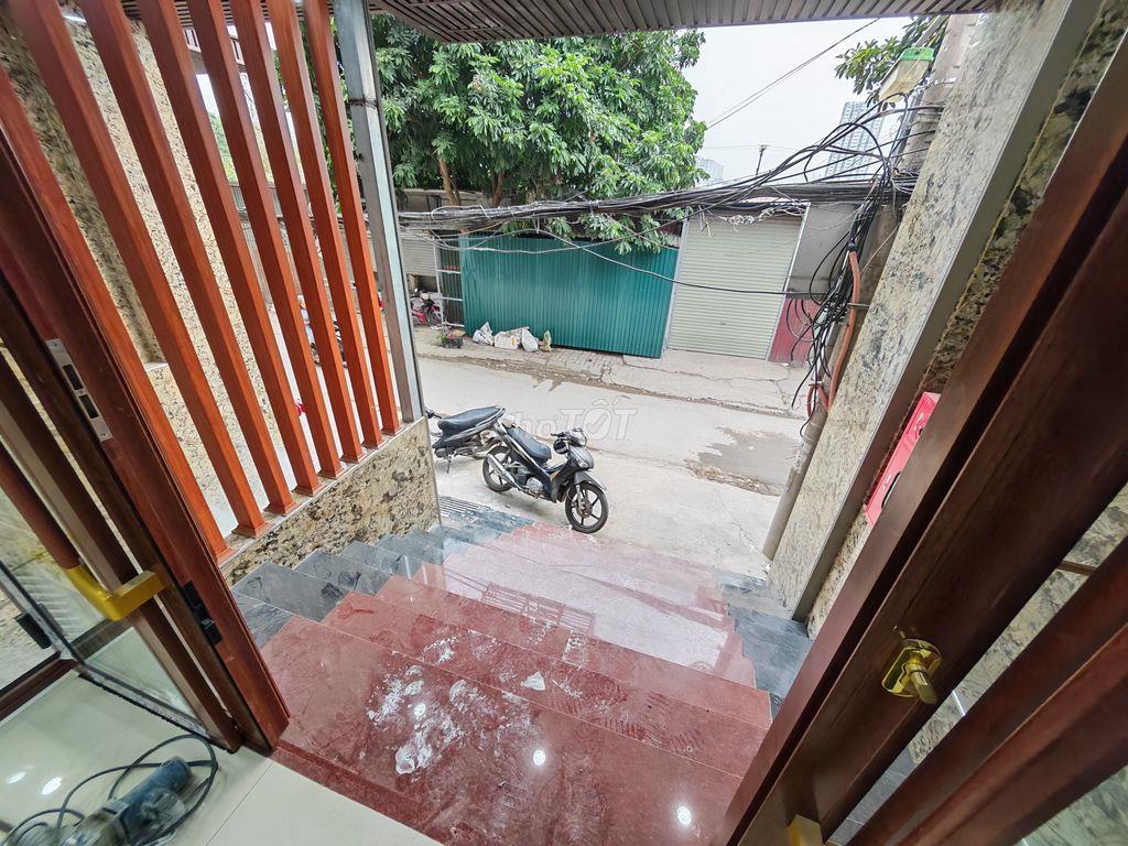 Cho thuê MBKD Thanh máy xịn xò, Mặt đường lớn