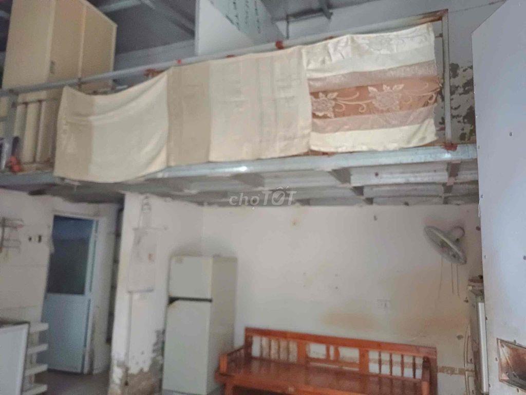 nhà riêng  hoàn toàn, có điều hoà  Wc ,?bếp,?tắm, gác xép