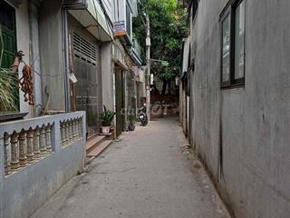 nhà riêng  hoàn toàn, có điều hoà  Wc ,?bếp,?tắm, gác xép