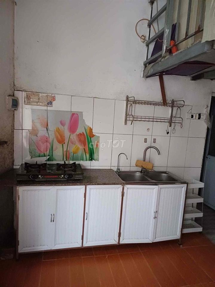 nhà riêng  hoàn toàn, có điều hoà  Wc ,?bếp,?tắm, gác xép