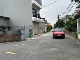 Nhà lô góc 2 mặt tiền gần Sân Bay Nội Bài, có sân đỗ ô tô - Chính chủ