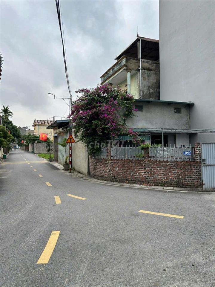 Nhà lô góc 2 mặt tiền gần Sân Bay Nội Bài, có sân đỗ ô tô - Chính chủ