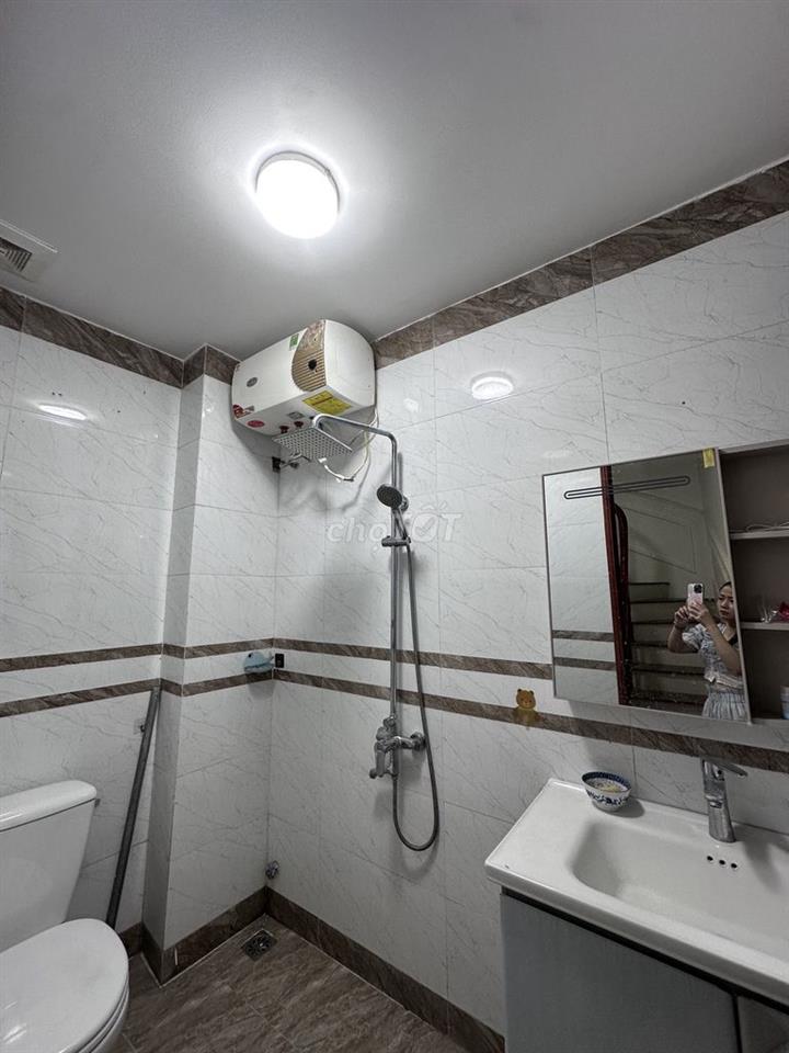 chính chủ bán căn hộ dịch vụ ngõ 10-16 phố Võng Thị, 45m²/50m2