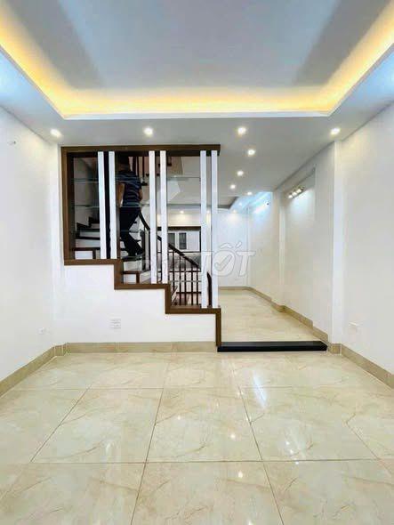 bán nhà Lạc Long Quân 40m2 5 tầng 6 ngủ