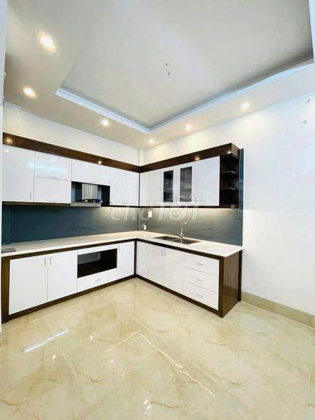 bán nhà Lạc Long Quân 40m2 5 tầng 6 ngủ