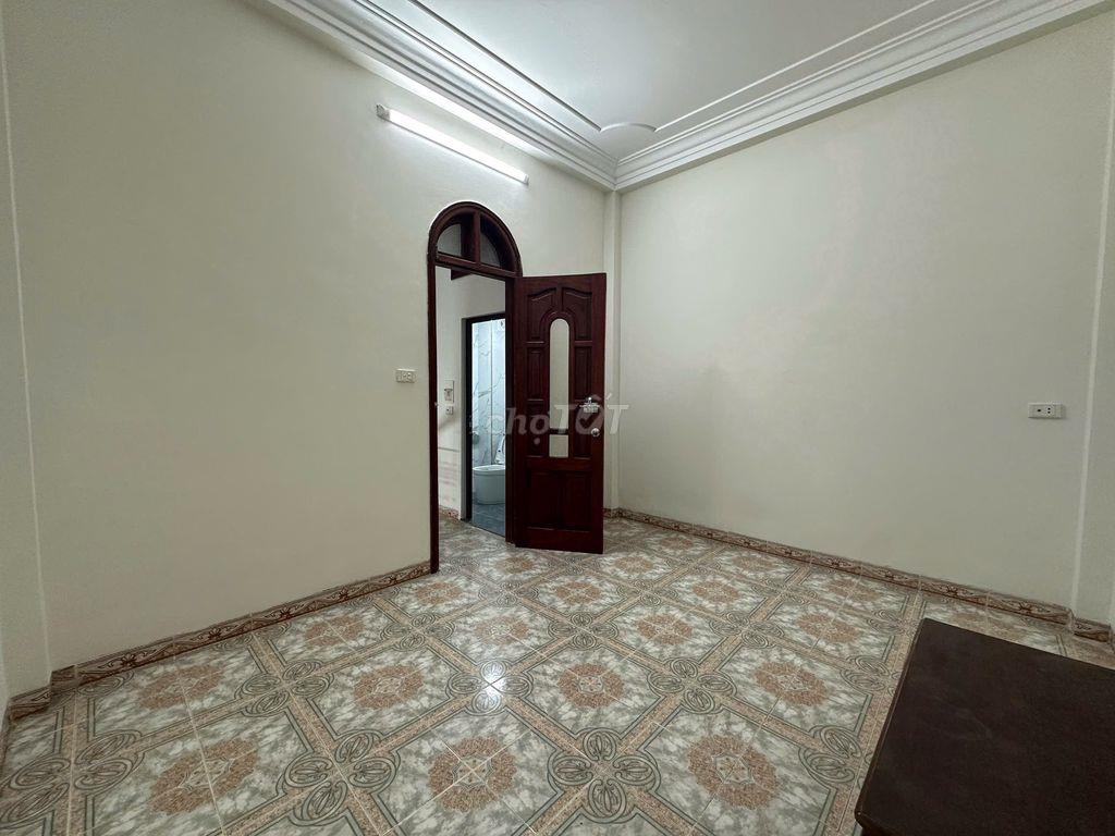 Cho thuê nhà riêng full đồ tại 424 Thụy Khuê, 35m2 x 4 tầng