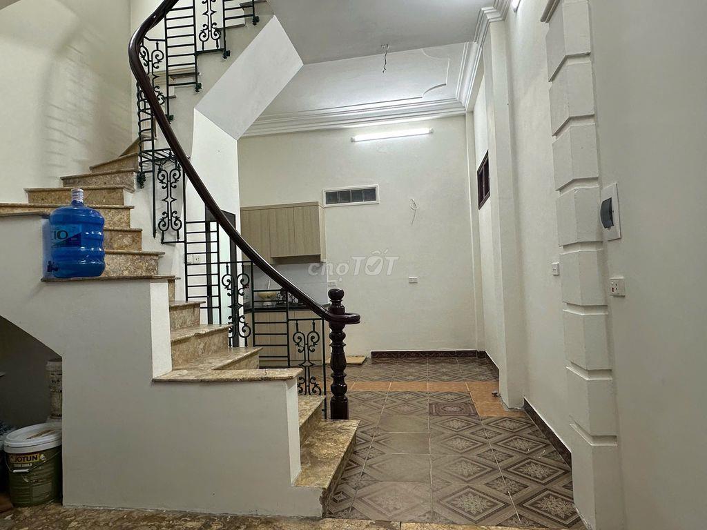 Cho thuê nhà riêng full đồ tại 424 Thụy Khuê, 35m2 x 4 tầng
