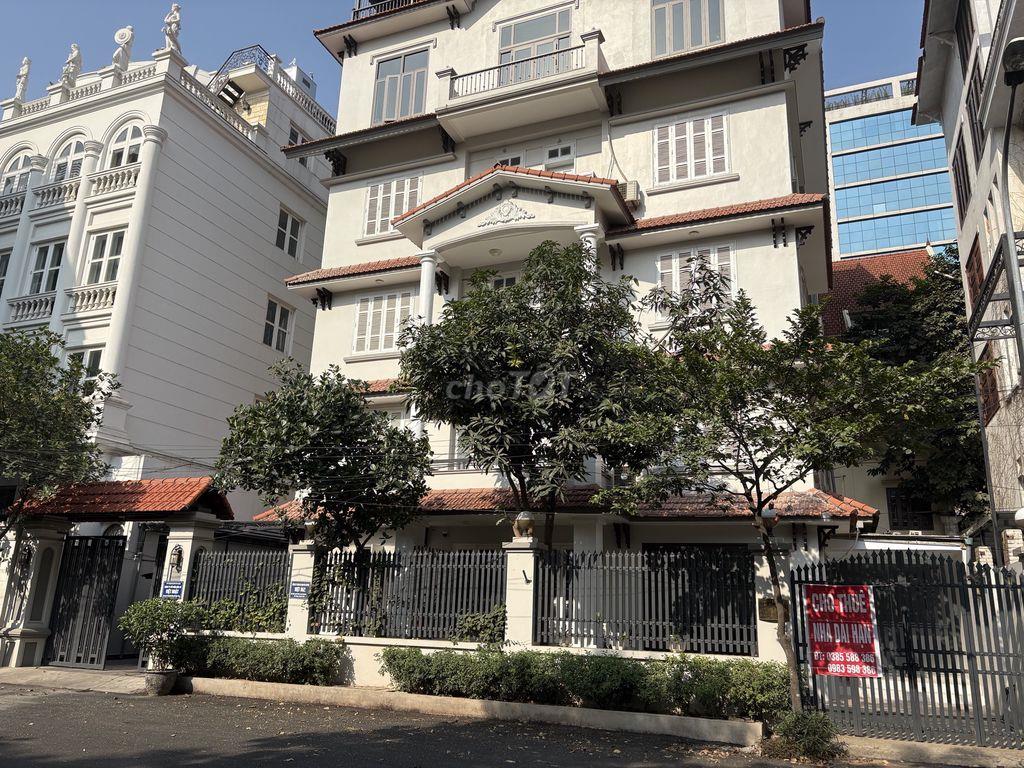 Cho thuê BT Vườn Đào 50 triệu, 165m2, 6PN 4WC view đẹp tại Tây Hồ