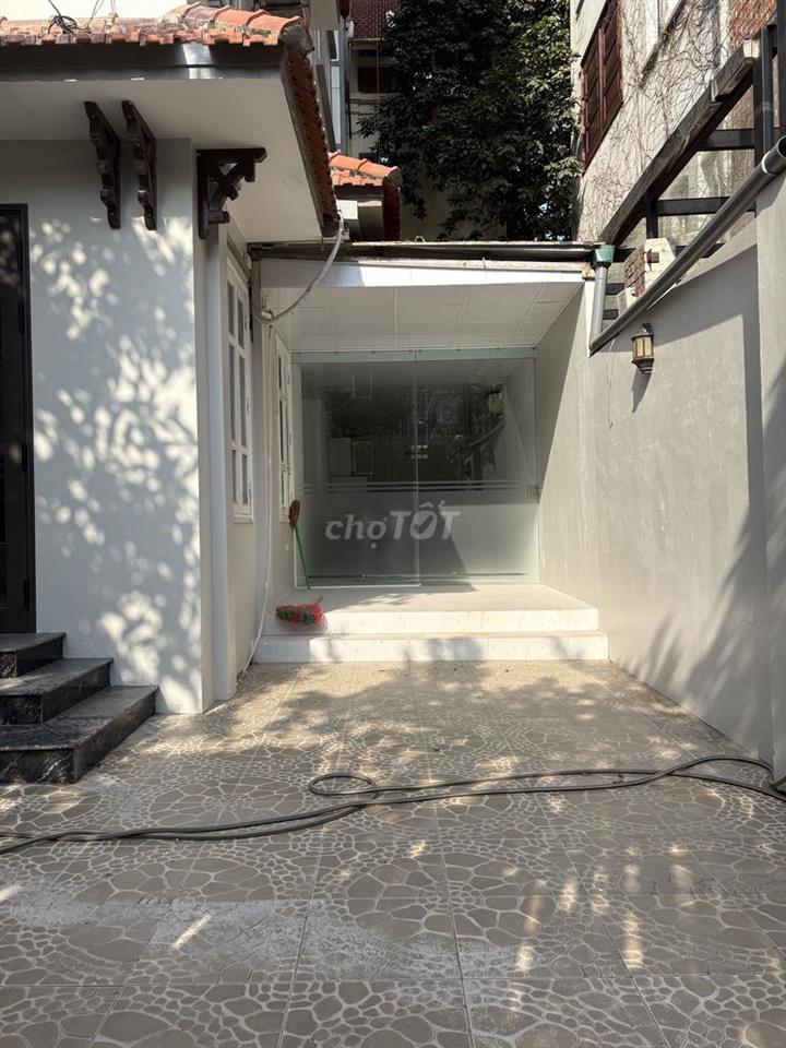 Cho thuê BT Vườn Đào 50 triệu, 165m2, 6PN 4WC view đẹp tại Tây Hồ