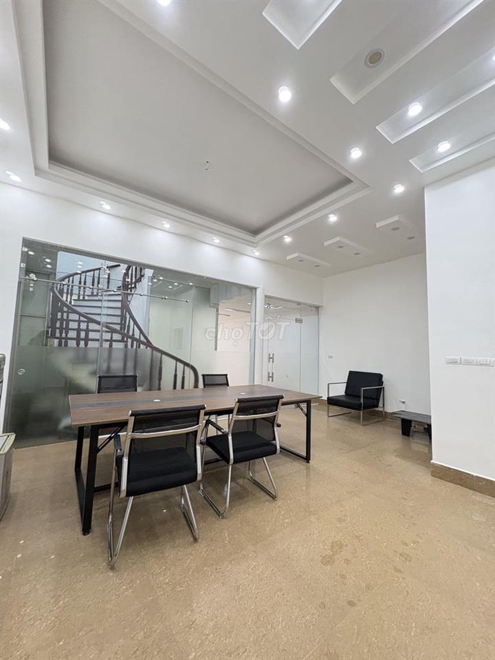 Cho thuê BT Vườn Đào 50 triệu, 165m2, 6PN 4WC view đẹp tại Tây Hồ