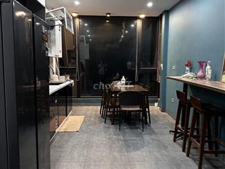 Cho nhà nguyên căn ô tô vào nhà có thang máy