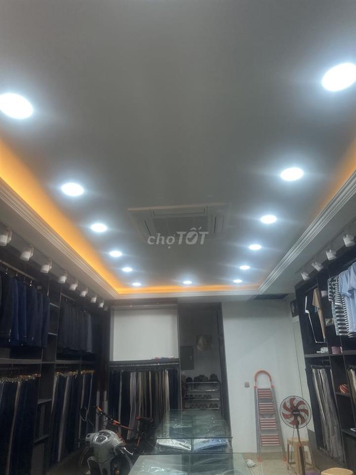 Cho thuê nhà mặt phố Thụy Khuê. 