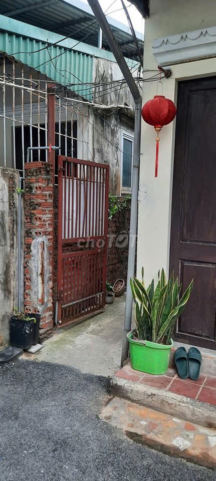 Cho thuê nhà cấp 4 ngõ 96 Tô Ngọc Vân Tây Hồ