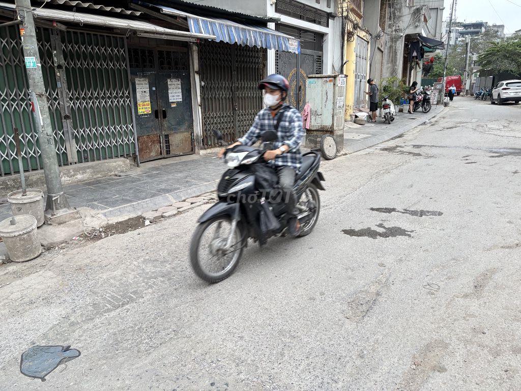 Bán nhà số 107 ngõ 12 view hồ sen Phương Liệt