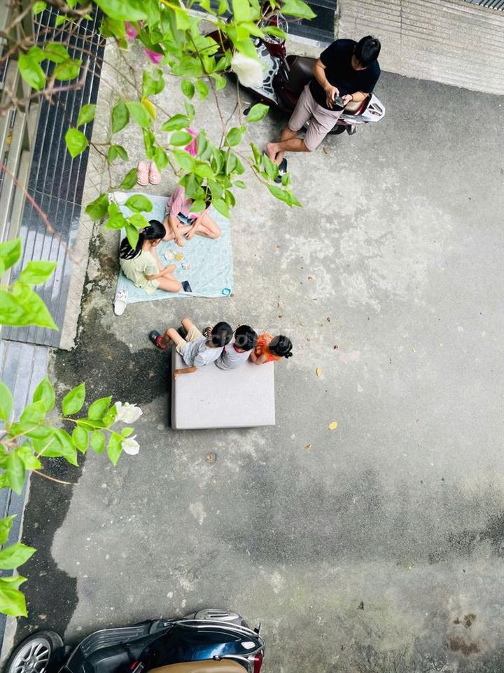 ( Hoa Hồng 1 tháng ) Có sân,oto đỗ cửa vào nhà, làm văn phòng,bán hàng