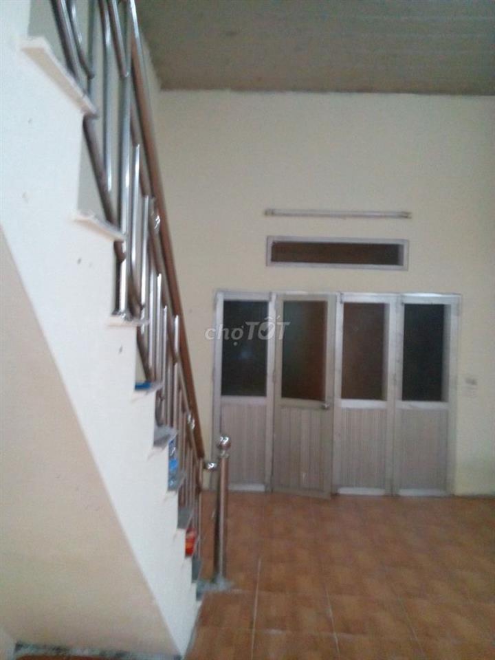 Cho thuê nhà DT 52m2, điện nước giá NN, nhà sạch sẽ có ĐH, bình NL