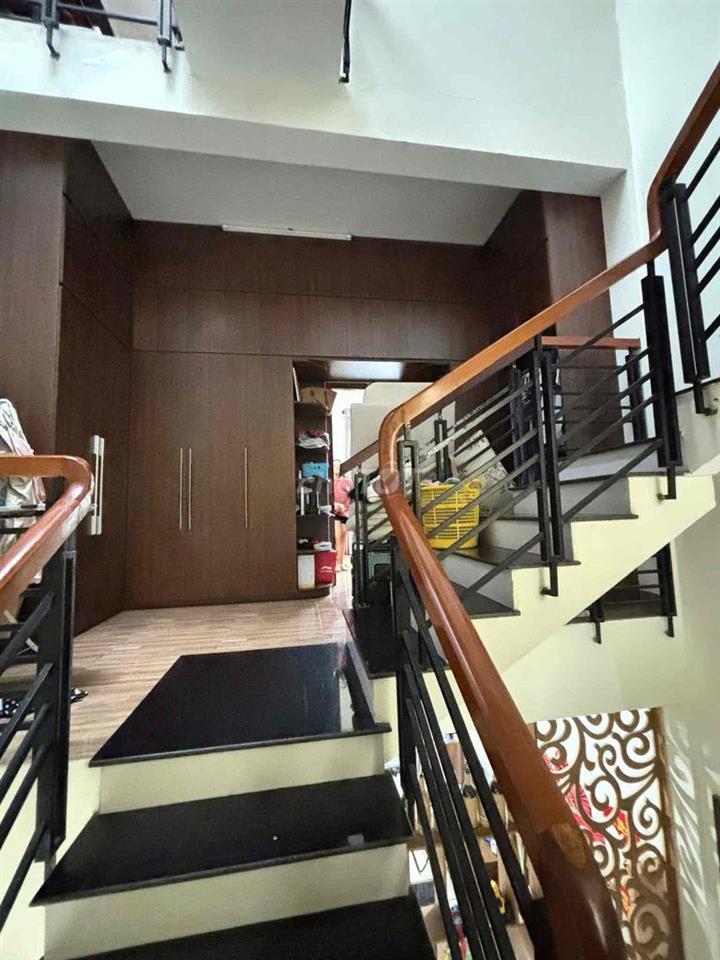 Cho thuê nhà 3 tầng Mặt Tiền 5m5 sát KHÚC_HẠO ( đối diện công viên) Di