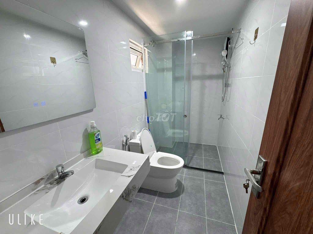 Cần cho thuê nhà sân vườn khu Phạm Văn Đồng. * Công năng: 2 phòng ngủ,