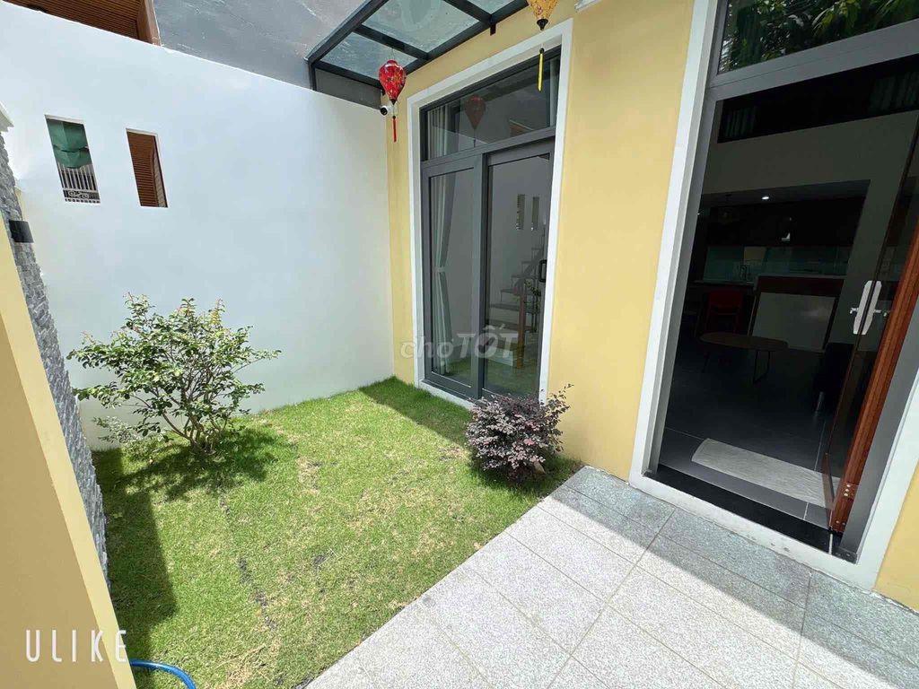 Cần cho thuê nhà sân vườn khu Phạm Văn Đồng. * Công năng: 2 phòng ngủ,