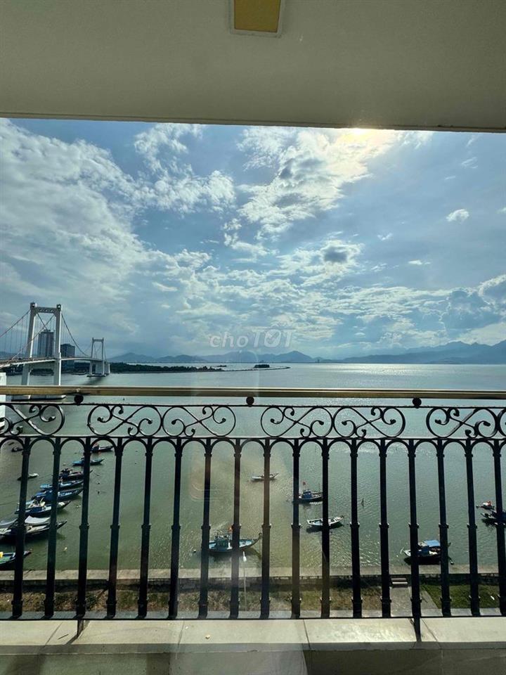 Căn góc view pháo hoa