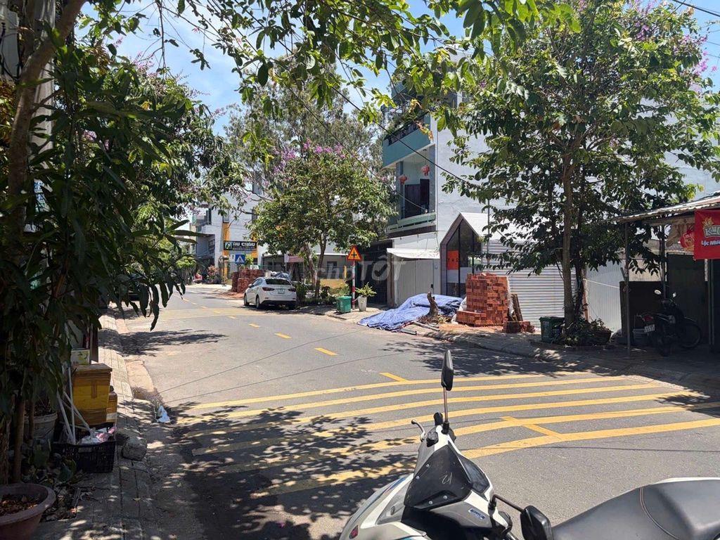 bán nhà mặt tiền đường Nguyễn Đình Chiểu -90m2