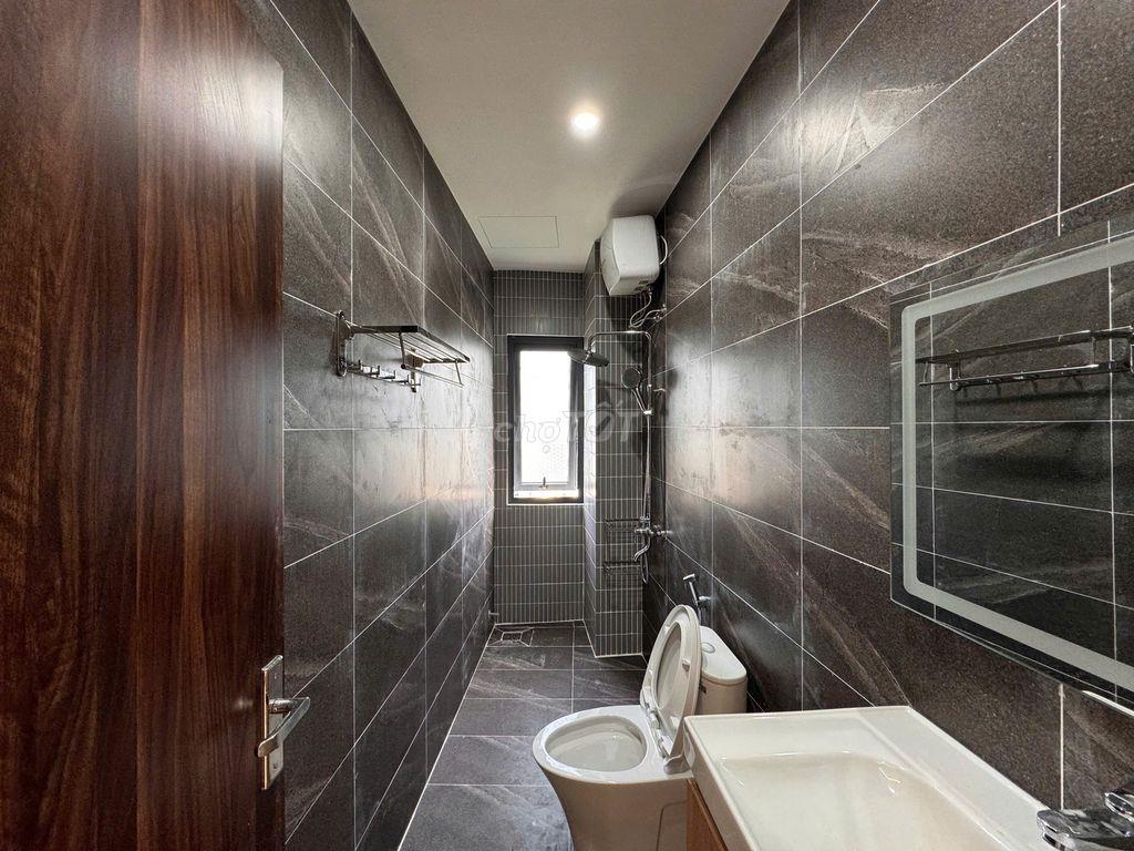 Cho thuê căn hộ 1PN, có ban công, mới xây, gần ngay Vincom