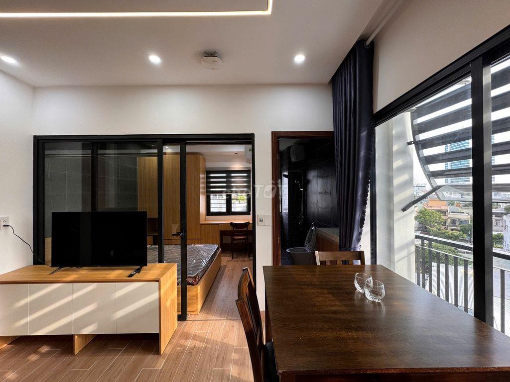 Cho thuê căn hộ 1PN, có ban công, mới xây, gần ngay Vincom