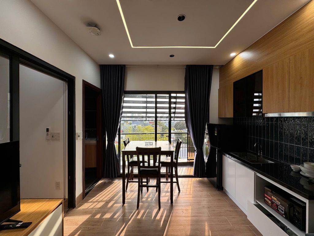 Cho thuê căn hộ 1PN, có ban công, mới xây, gần ngay Vincom