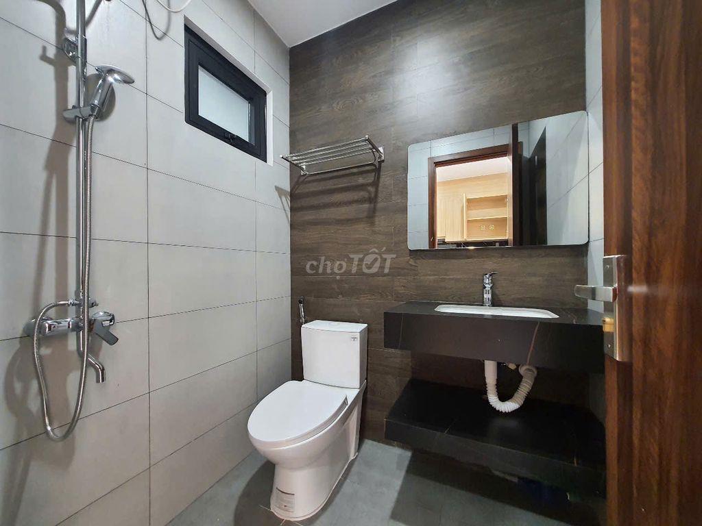 Căn hộ 1 phòng ngủ, có ban công, mới xây, cực kì yên tĩnh