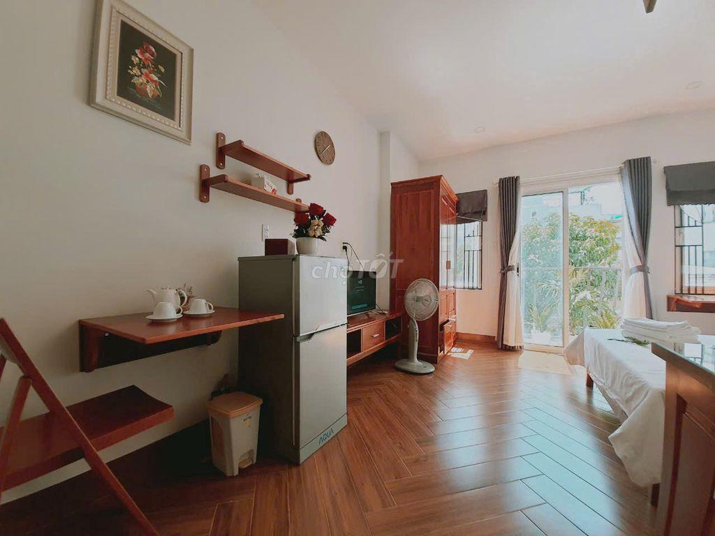 Cho thuê căn hộ 35m2, có ban công, ngay cầu rồng, gần biển Mỹ Khê