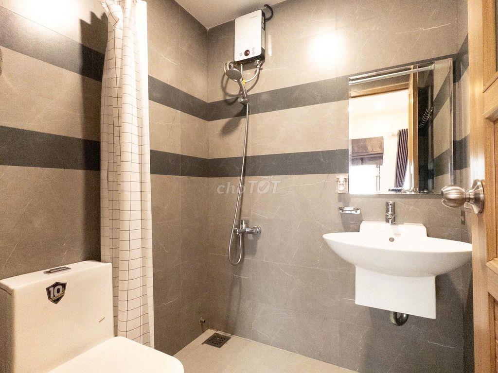 Cho thuê căn hộ 35m2, có ban công, ngay cầu rồng, gần biển Mỹ Khê