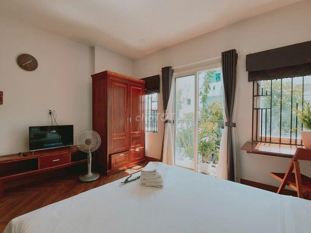 Cho thuê căn hộ 35m2, có ban công, ngay cầu rồng, gần biển Mỹ Khê