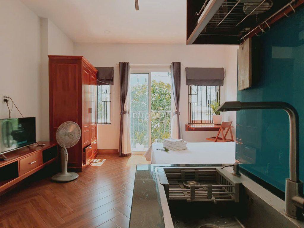 Cho thuê căn hộ 35m2, có ban công, ngay cầu rồng, gần biển Mỹ Khê