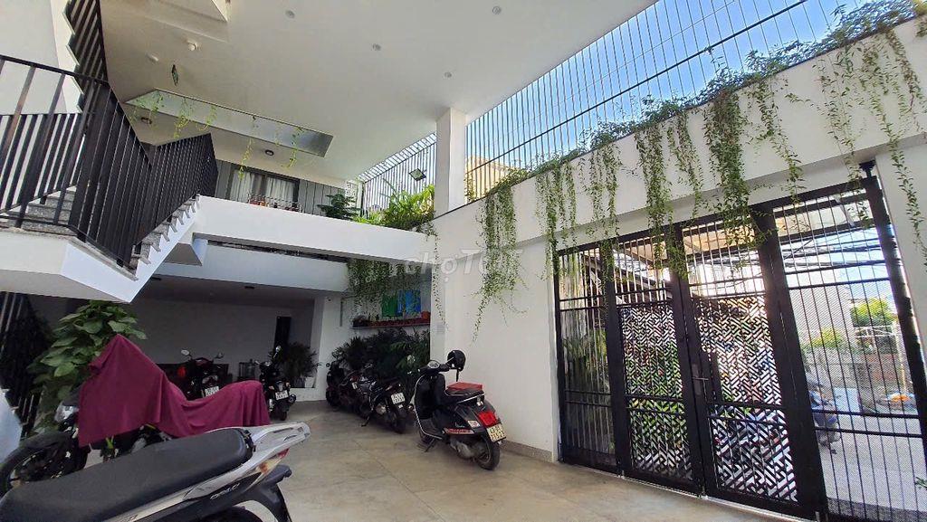 Cho thuê căn hộ 1 phòng ngủ, 50m2, ban công rộng, tầng 4, hướng biển