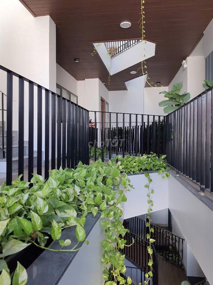 Cho thuê căn hộ 1 phòng ngủ, 50m2, ban công rộng, tầng 4, hướng biển