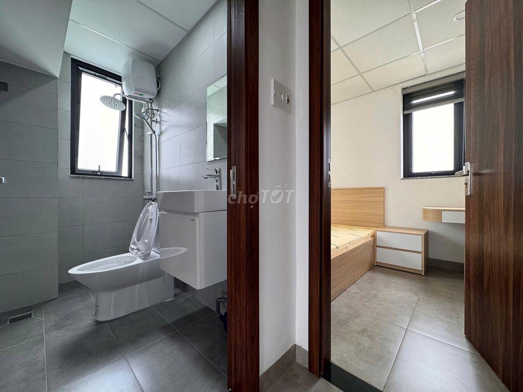 Cho thuê căn hộ 2 phòng ngủ, có ban công lớn, cách biển 3 phút đi bộ