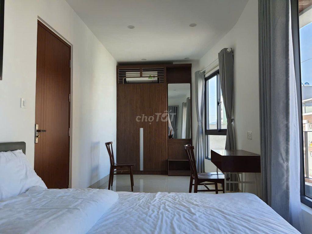 Cho thuê căn hộ 1 phòng ngủ, 50m2, ban công rộng, tầng 2, gần biển