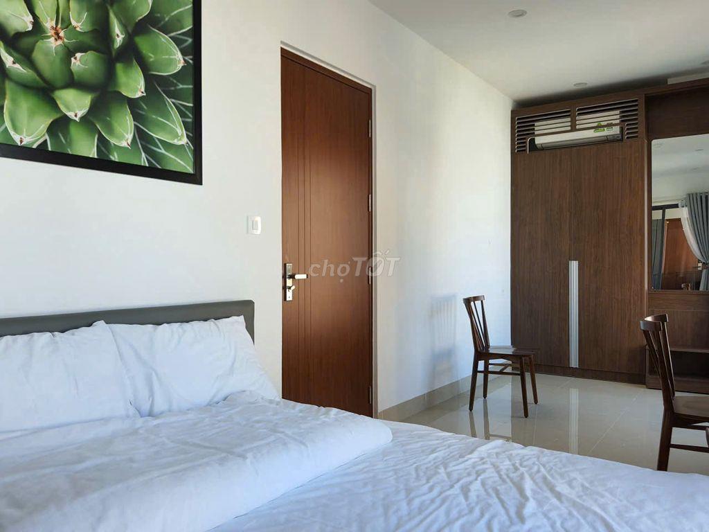 Cho thuê căn hộ 1 phòng ngủ, 50m2, ban công rộng, tầng 2, gần biển