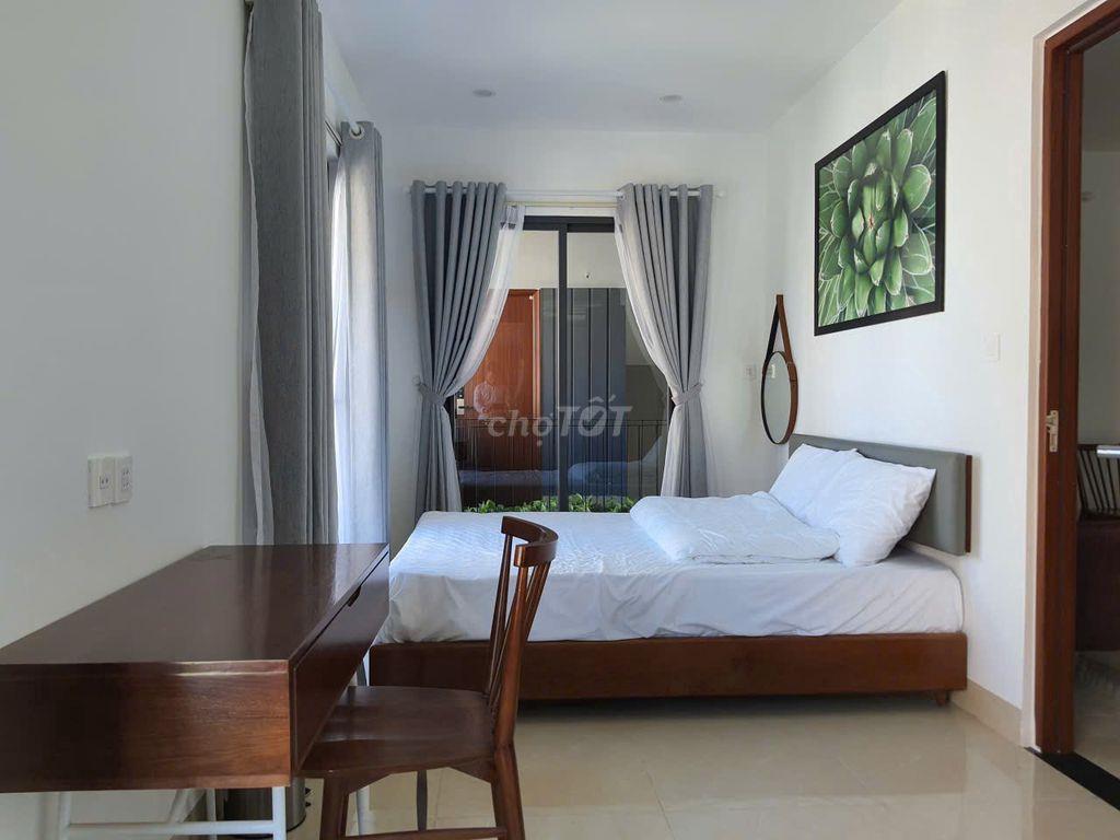 Cho thuê căn hộ 1 phòng ngủ, 50m2, ban công rộng, tầng 2, gần biển
