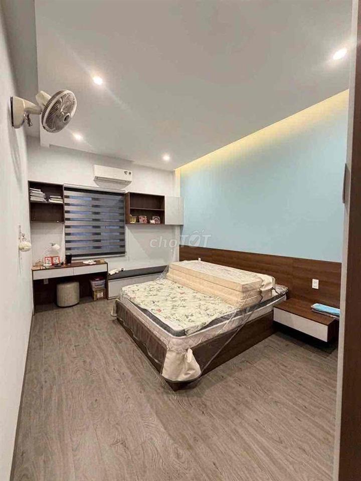 cho thuê nhà 3 tầng mặt tiền Hà Huy giáp. Hoà Cường, Đà Nẵng