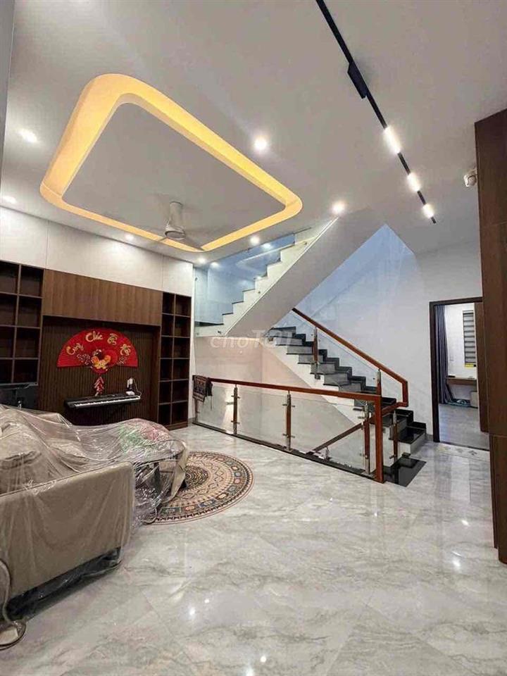 cho thuê nhà 3 tầng mặt tiền Hà Huy giáp. Hoà Cường, Đà Nẵng