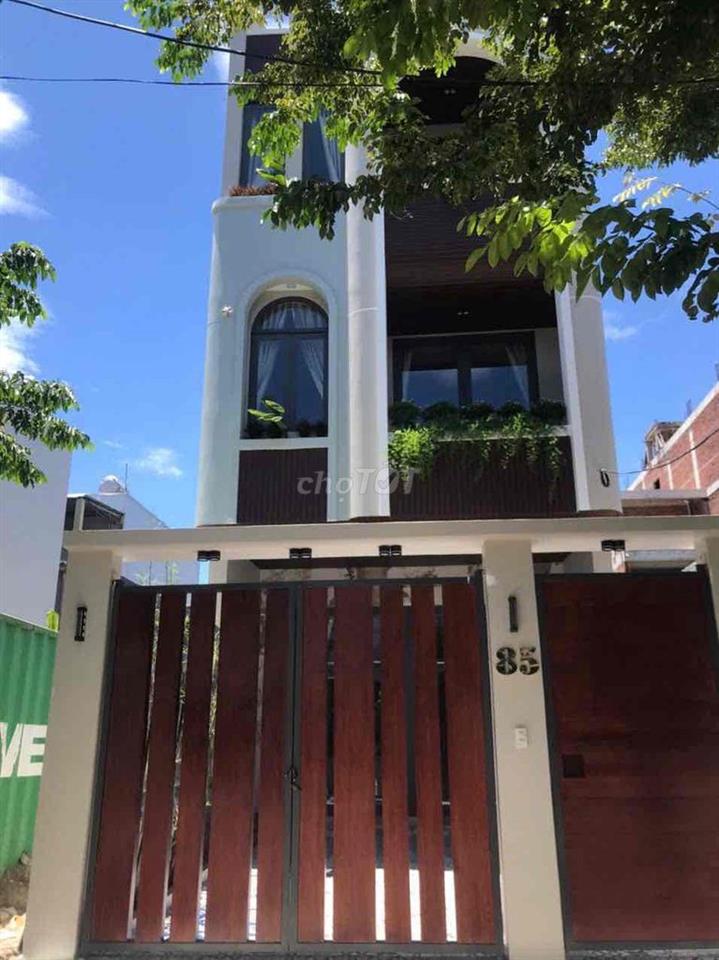 Nhà 3 tầng full nội thất cao cấp diện tích sàn 282m2