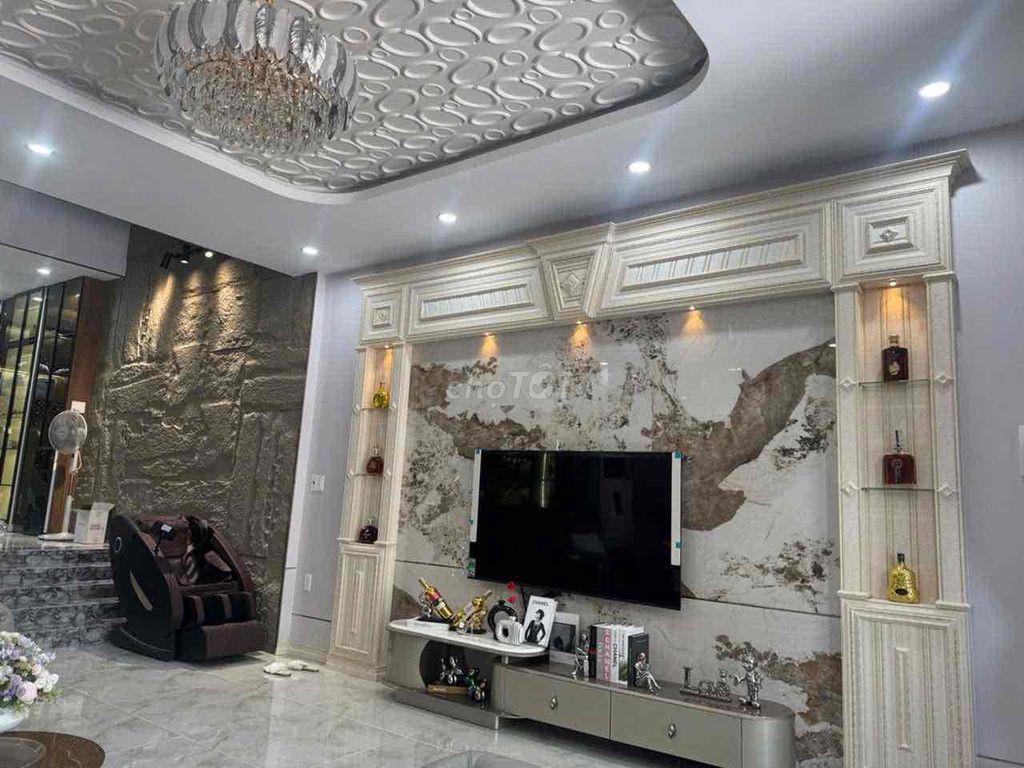 Nhà 3 tầng full nội thất cao cấp diện tích sàn 282m2