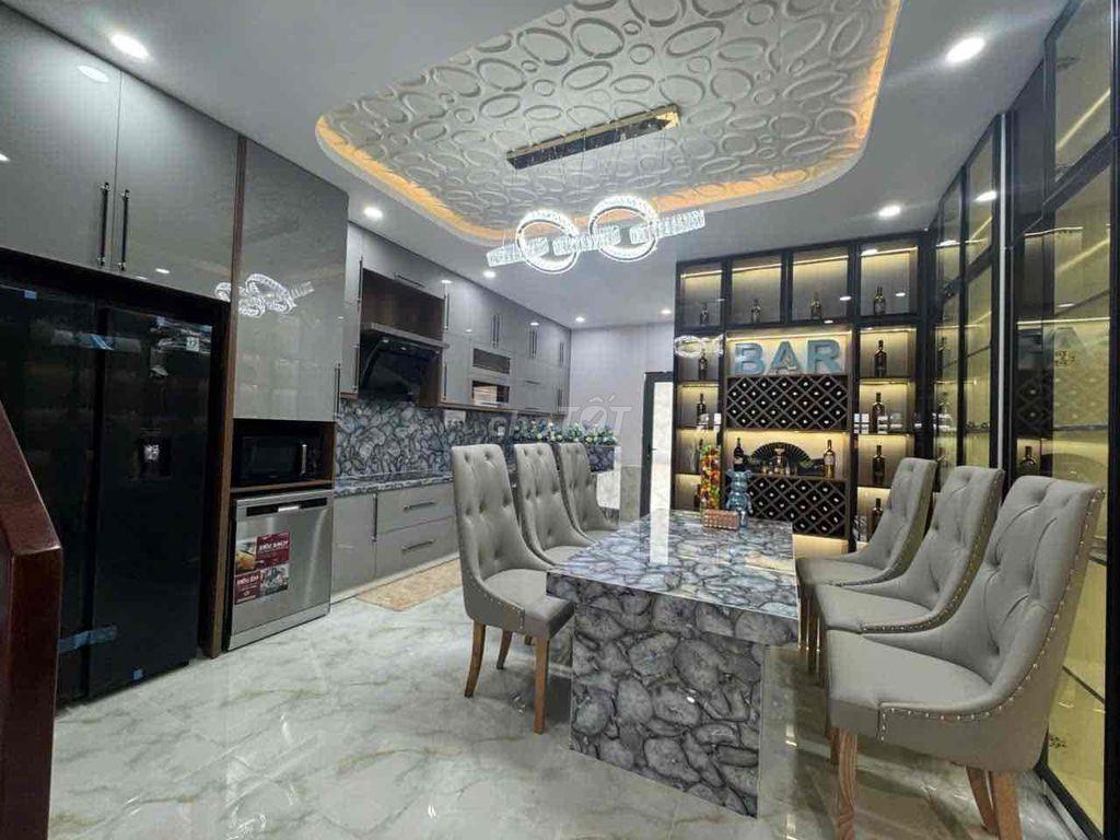 Nhà 3 tầng full nội thất cao cấp diện tích sàn 282m2