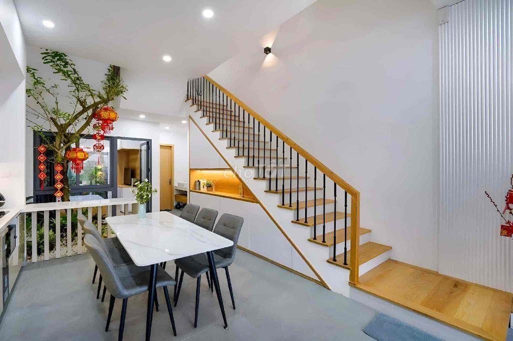Nhà 3 tầng hướng Đông Nam tại Hoà Xuân