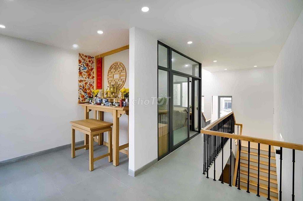 Nhà 3 tầng hướng Đông Nam tại Hoà Xuân